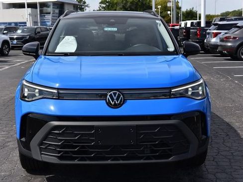 Used 2025 Volkswagen Taos SE AWD/4WD image 4