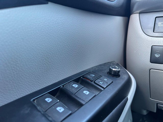 Used 2015 Toyota Highlander Limited Platinum AWD/4WD image 18