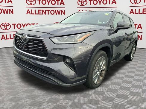 Used 2023 Toyota Highlander Limited AWD/4WD image 2