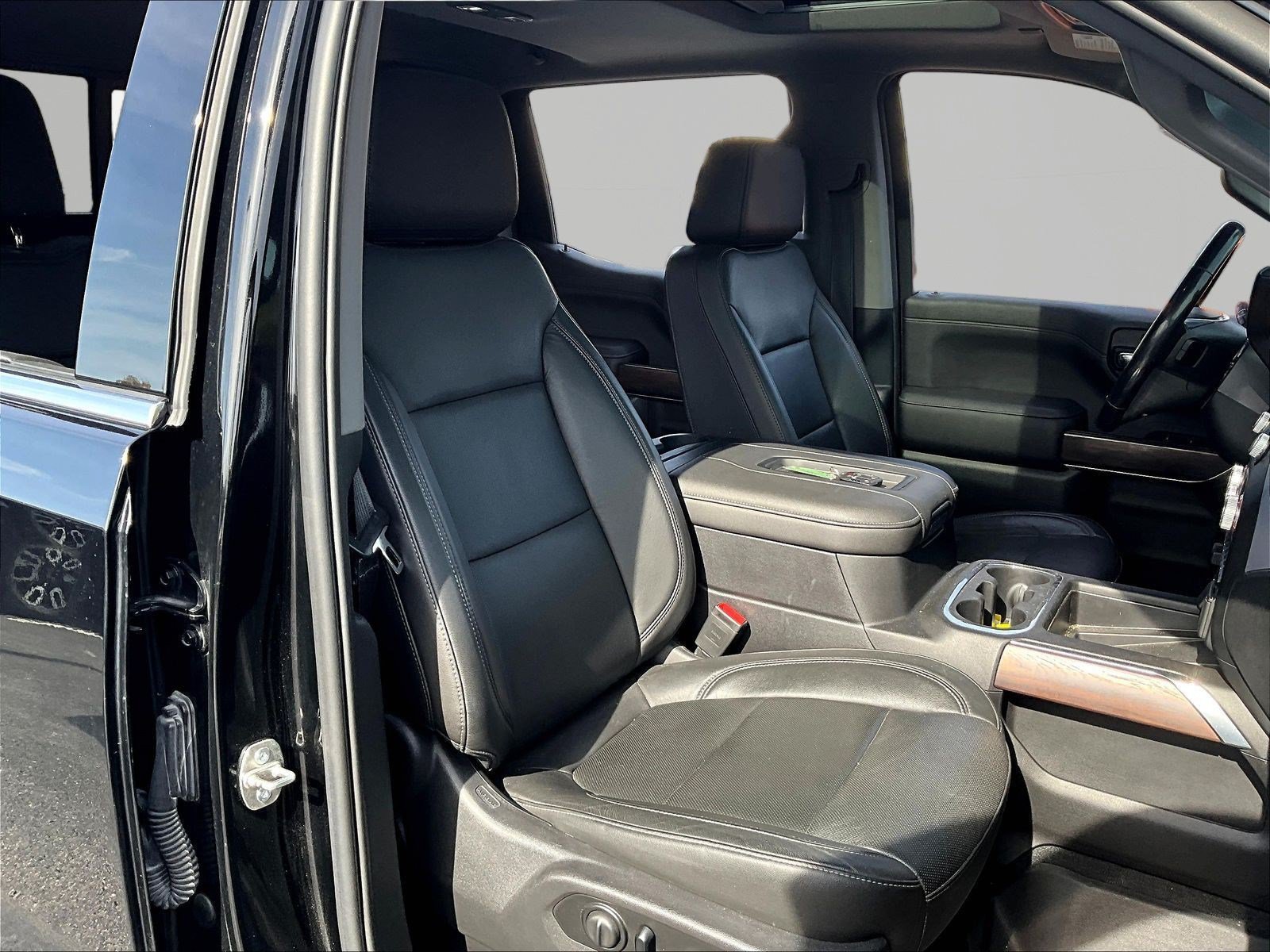 Used 2019 GMC Sierra 1500 SLT w/ SLT Premium Plus Package AWD/4WD image 30