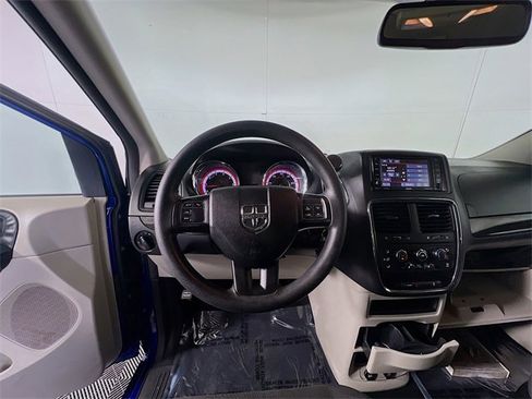 Used 2019 Dodge Grand Caravan SE w/ UConnect Hands-Free Group image 13