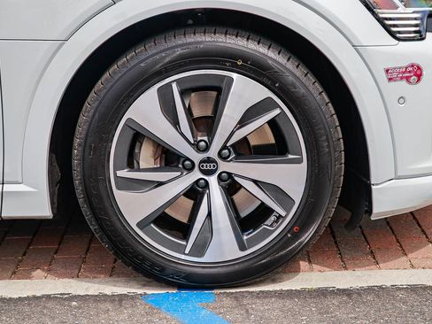 Used 2024 Audi Q8 e-tron Premium Plus image 10