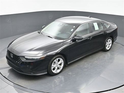 Certified 2025 Honda Accord LX image 29