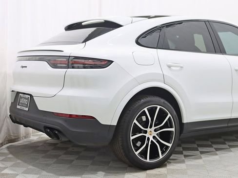 Used 2023 Porsche Cayenne Platinum Edition image 9