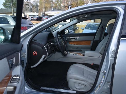 Used 2009 Jaguar XF Luxury image 18