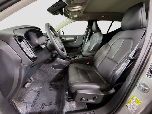 Used 2025 Volvo XC40 B5 Core image 22