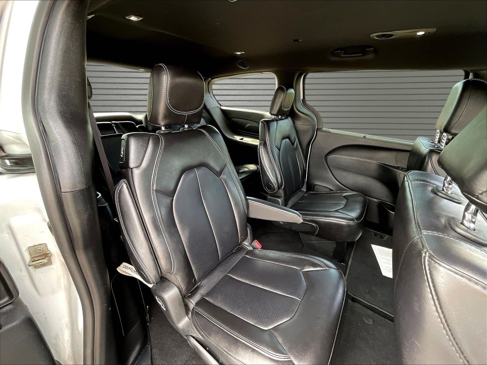 Used 2025 Chrysler Pacifica Select FWD image 22