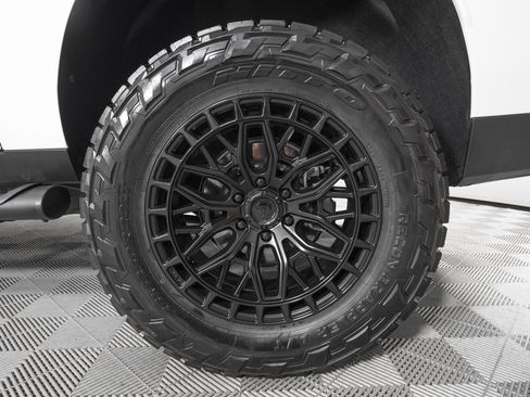 Used 2026 Chevrolet Suburban Z71 w/ Comfort Package image 35