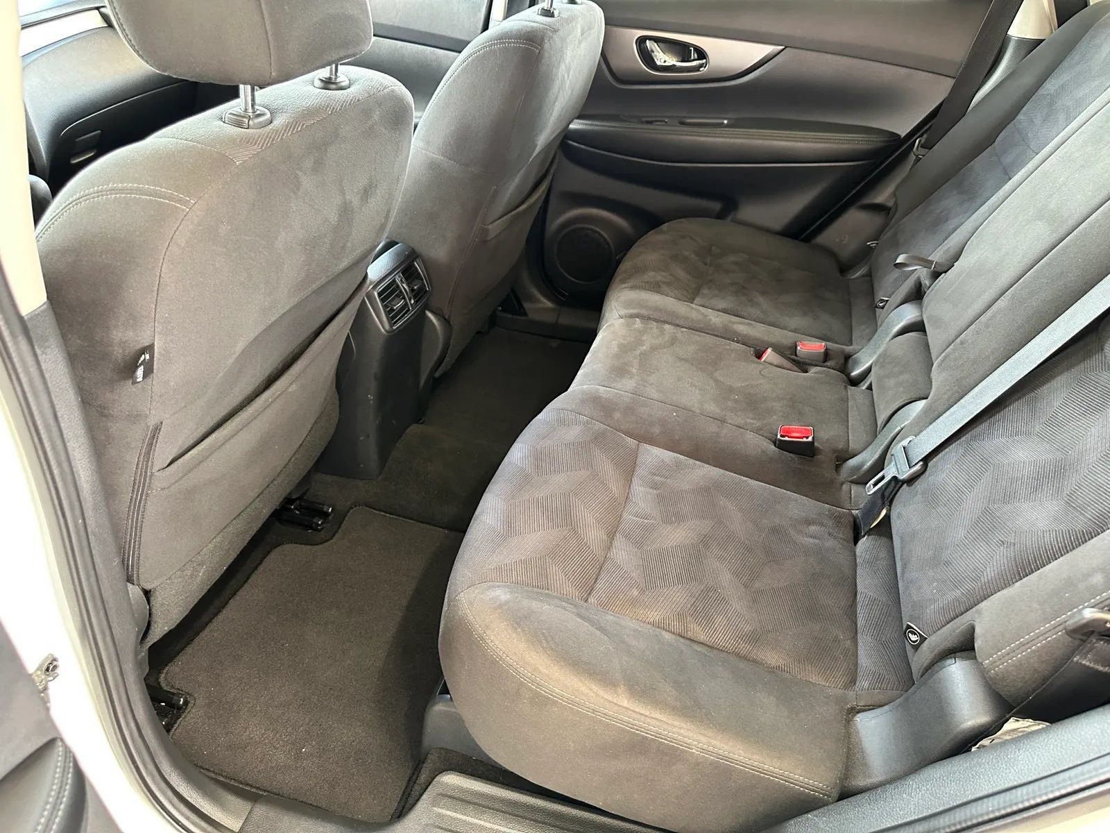 Used 2016 Nissan Rogue SV AWD/4WD image 15