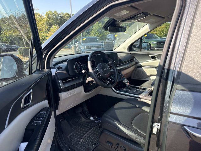 Certified 2024 Kia Carnival LX FWD image 4