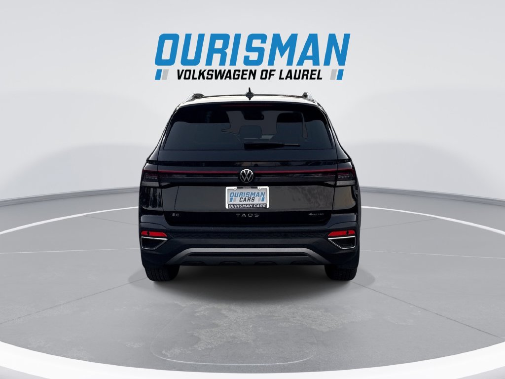 Used 2025 Volkswagen Taos SE w/ Panoramic Sunroof Package AWD/4WD image 7