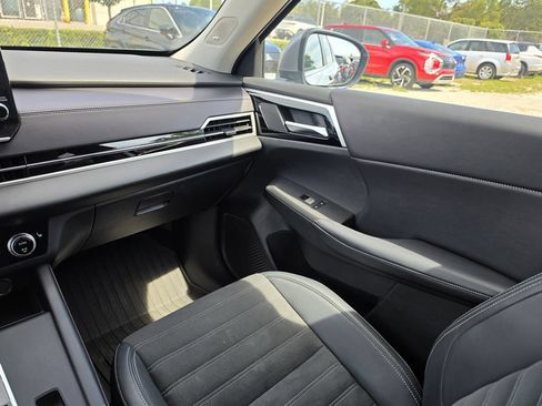 Used 2024 Mitsubishi Outlander SE Black Edition FWD image 11
