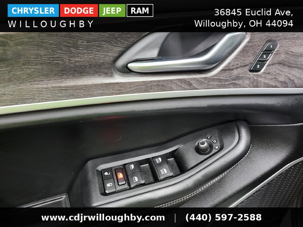 Used 2023 Jeep Grand Cherokee Limited w/ Luxury Tech Group II AWD/4WD image 12