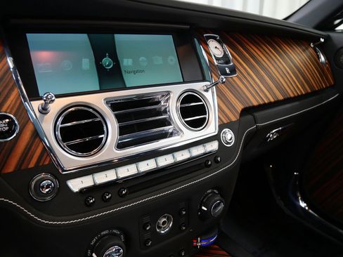 Used 2016 Rolls-Royce Wraith image 17