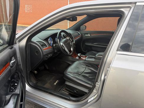 Used 2014 Chrysler 300 RWD image 12