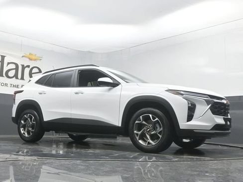 New 2026 Chevrolet Trax LT w/ Driver Confidence Package image 2