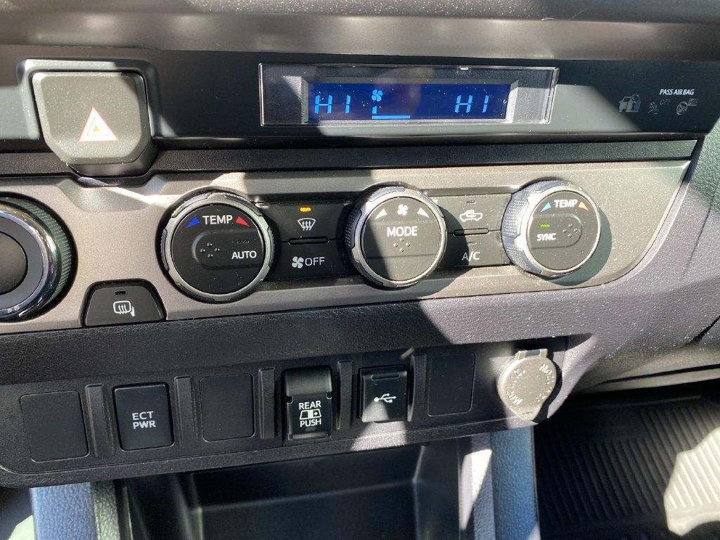Used 2022 Toyota Tacoma SR5 AWD/4WD image 15