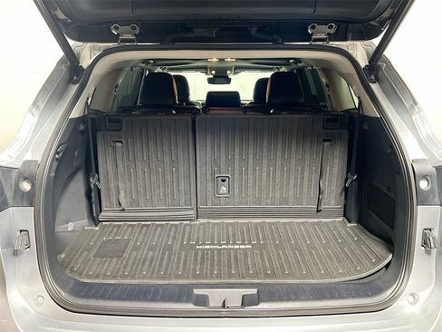Certified 2021 Toyota Highlander XLE image 24