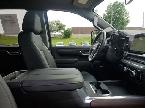 Used 2024 GMC Sierra 2500 SLT w/ SLT Premium Package AWD/4WD image 34