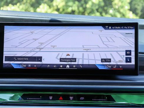 Used 2023 BMW i7 xDrive60 AWD/4WD image 15