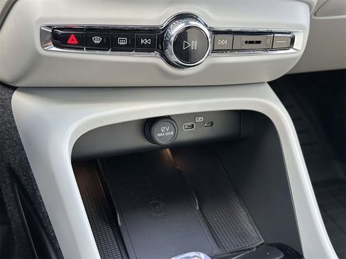 Used 2025 Volvo XC40 B5 Ultra w/ Climate Package image 27