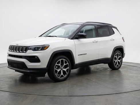 Used 2025 Jeep Compass Limited image 3