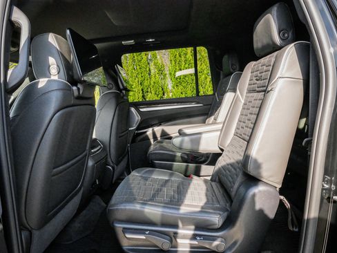 Used 2026 Cadillac Escalade ESV Platinum Sport w/ LPO, ONYX Package image 32