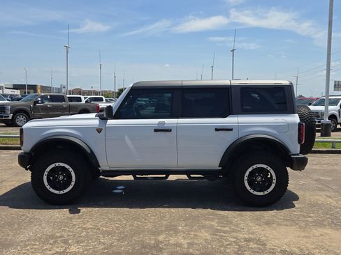 Used 2023 Ford Bronco Badlands w/ Sasquatch Package AWD/4WD image 9