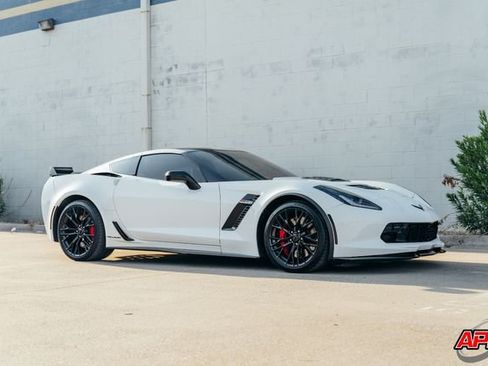 Used 2016 Chevrolet Corvette Z06 w/ 2LZ Preferred Equipment Group image 6