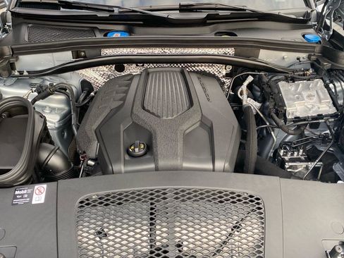 Certified 2025 Porsche Macan image 26