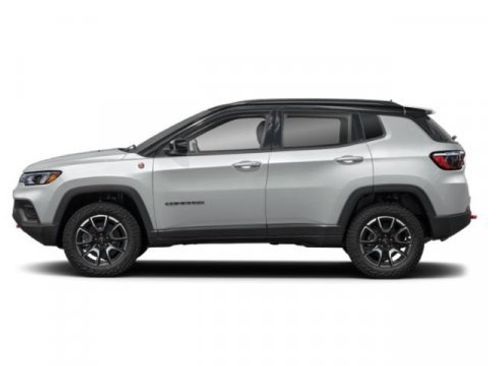 Used 2023 Jeep Compass Trailhawk image 3