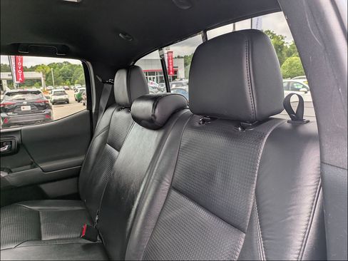 Used 2022 Toyota Tacoma TRD Sport w/ TRD Premium Sport Package AWD/4WD image 29
