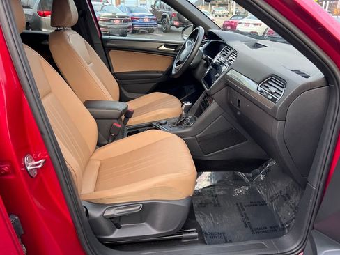 Used 2022 Volkswagen Tiguan SE image 57