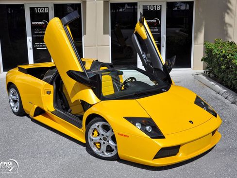 Used 2005 Lamborghini Murcielago Roadster image 2
