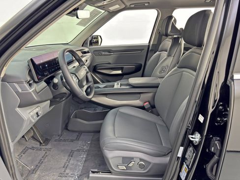 Used 2025 Kia EV9 Light Long Range image 16