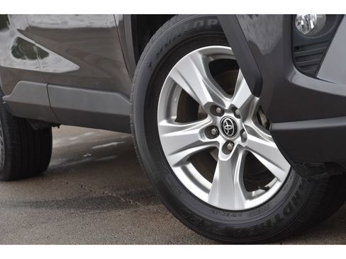 Used 2021 Toyota RAV4 XLE w/ Convenience Package image 9