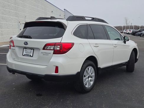Used 2017 Subaru Outback 2.5i Premium image 11