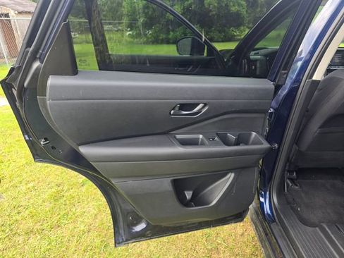 Used 2025 Nissan Pathfinder SV AWD/4WD image 28