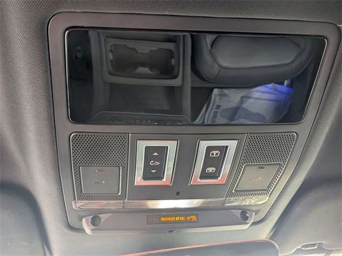 Used 2023 Land Rover Defender 110 X-Dynamic SE image 25