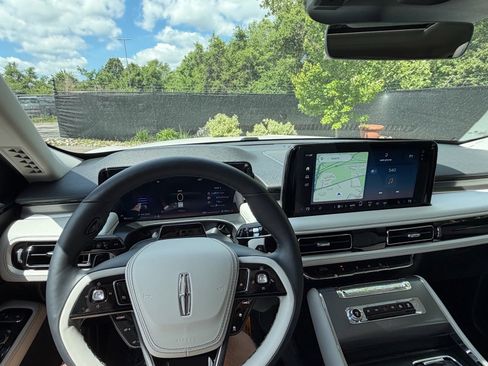 New 2026 Lincoln Aviator AWD image 29