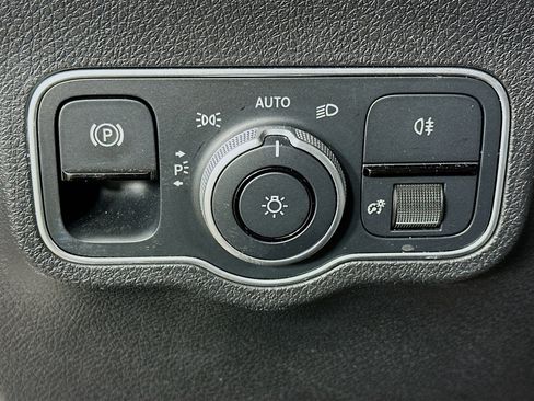 Used 2024 Mercedes-Benz EQB 250+ image 17