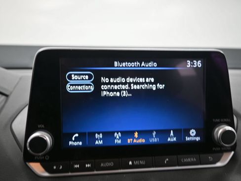Used 2024 Nissan Sentra SV FWD image 13