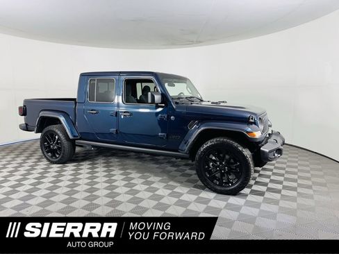 Used 2025 Jeep Gladiator Nighthawk image 1
