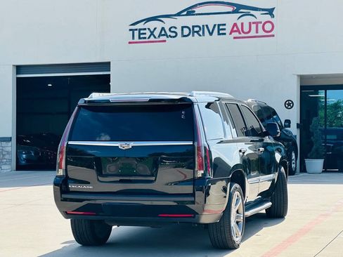 Used 2018 Cadillac Escalade 4WD image 10