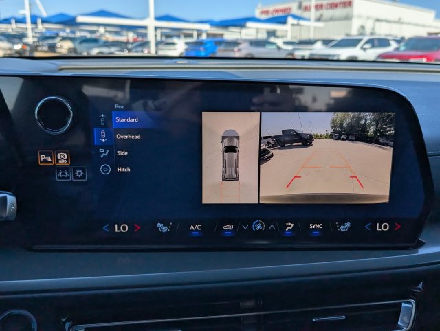 New 2027 Chevrolet Traverse LT w/ Sun and Wheel Package FWD image 21