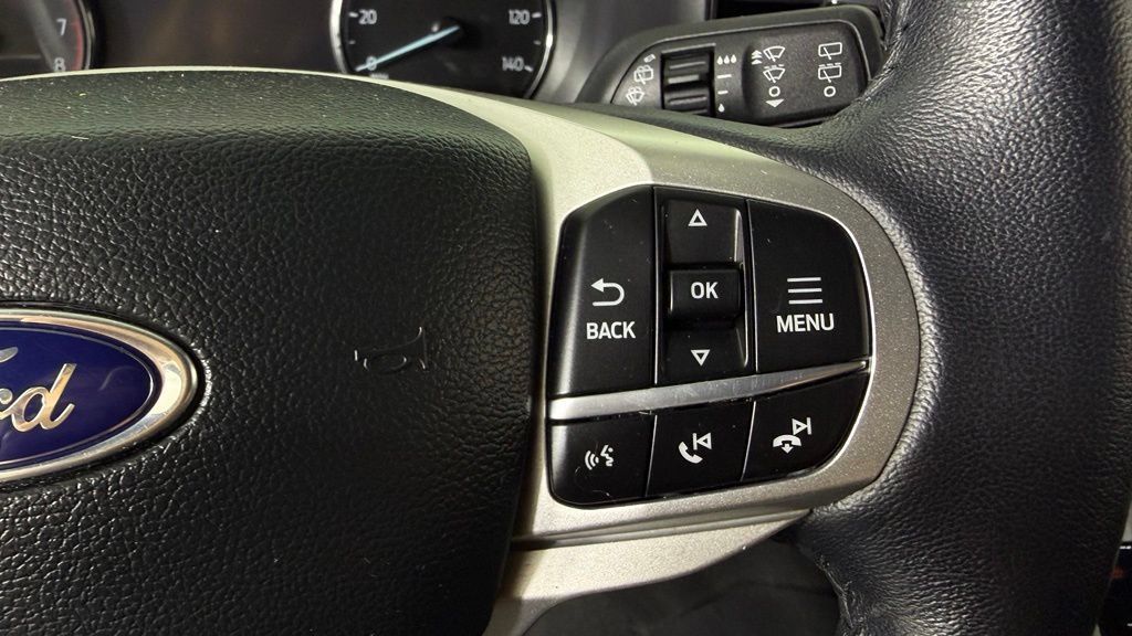 Used 2023 Ford Explorer XLT AWD/4WD image 18