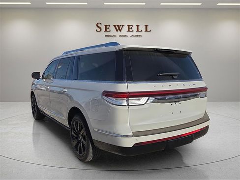 Certified 2023 Lincoln Navigator L Reserve image 3