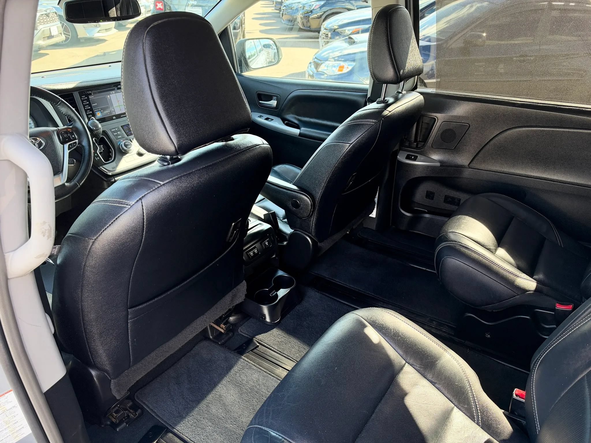 Used 2019 Toyota Sienna SE Premium w/ Carpet Mat Package AWD/4WD image 15