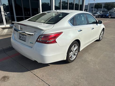 Used 2013 Nissan Altima 2.5 SL w/ Technology Pkg FWD image 7