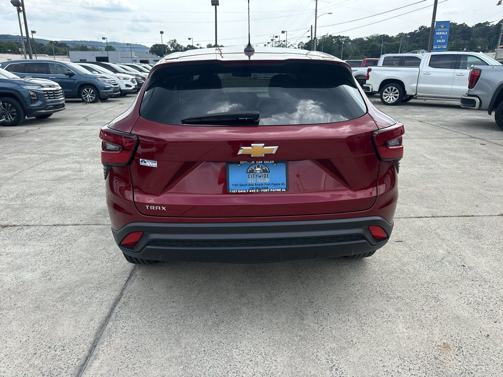 Used 2024 Chevrolet Trax LS w/ Driver Confidence Package FWD image 4